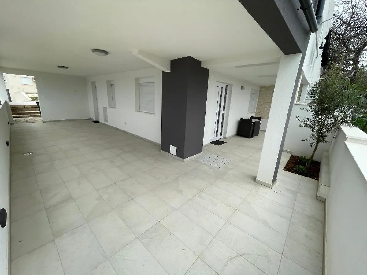 Apartman Mate 诺维格勒达尔马提亚
